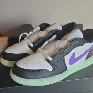 Air Jordan 1 Low (GS) – Special Edition Glow-in-the-Dark-Yputmmm